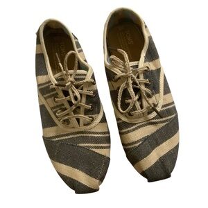 TOMS lace up linen shoes